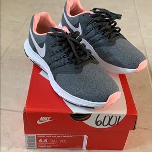 Nike run swift women’s shoes